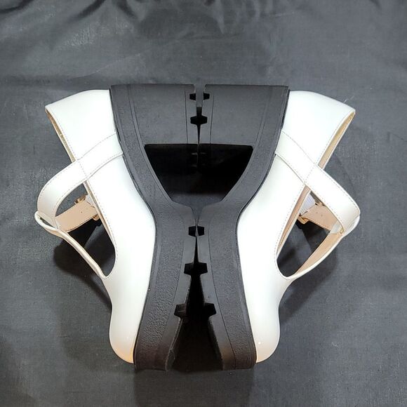 BRAND NEW CHASE &CHLOE FAUX PATENT LEATHER T-STRAP MARY JANE HEELS - Picture 8 of 16